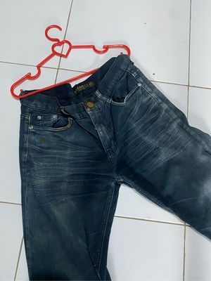 Celana Pendek Avant Garde