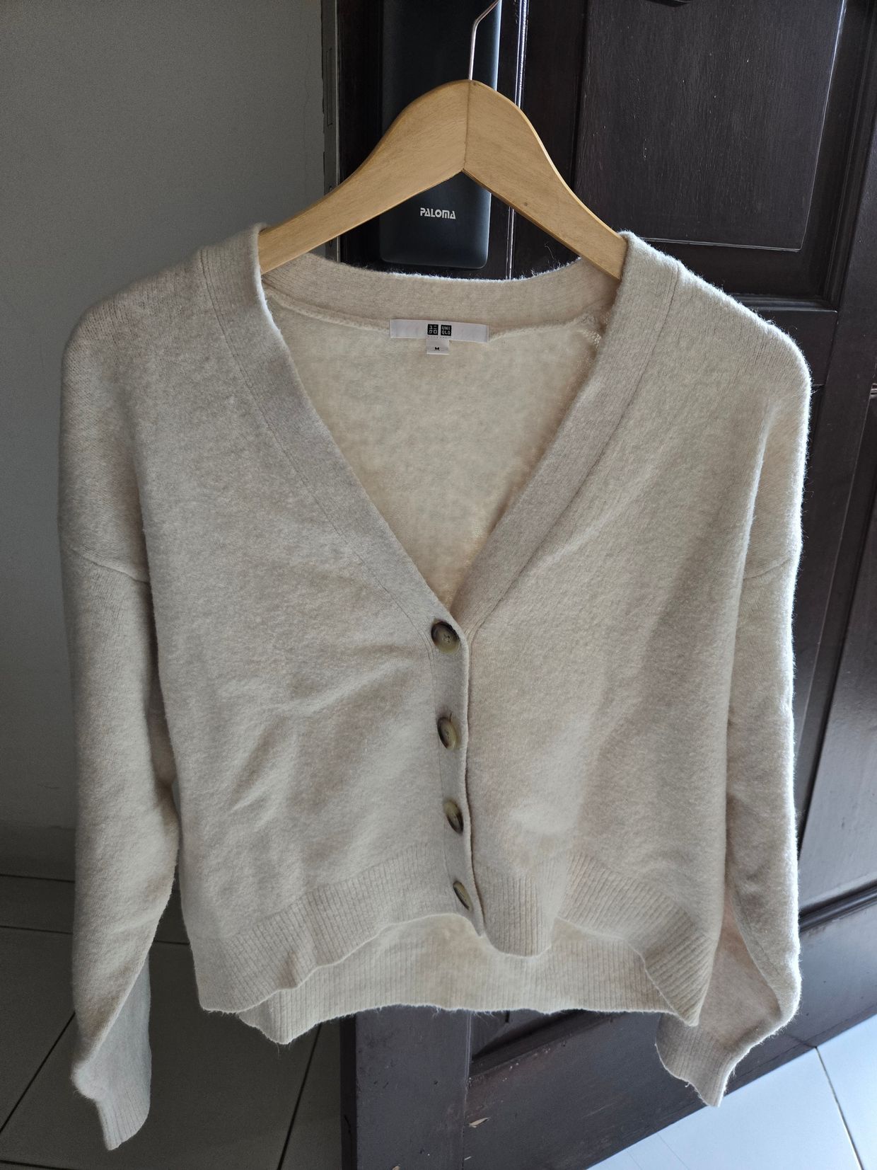 Uniqlo Minimalist Casual Cardigan Wanita gray cream photo 1