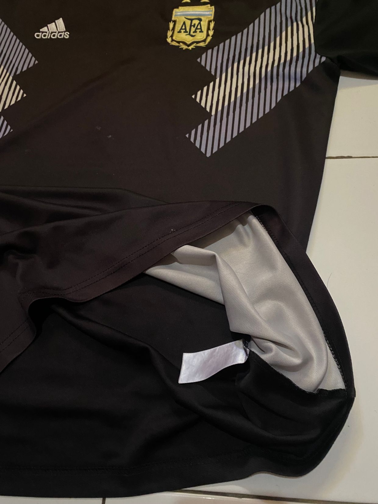Adidas Casual Jersey Pria white black photo 2