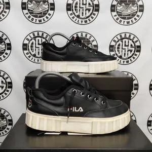 Sneakers fila wanita hotsell