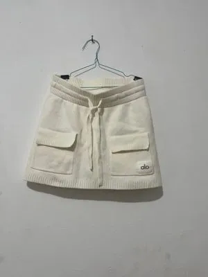 SCHOLAR KNIT CARGO SKIRT- ALO YOGA - Preloved