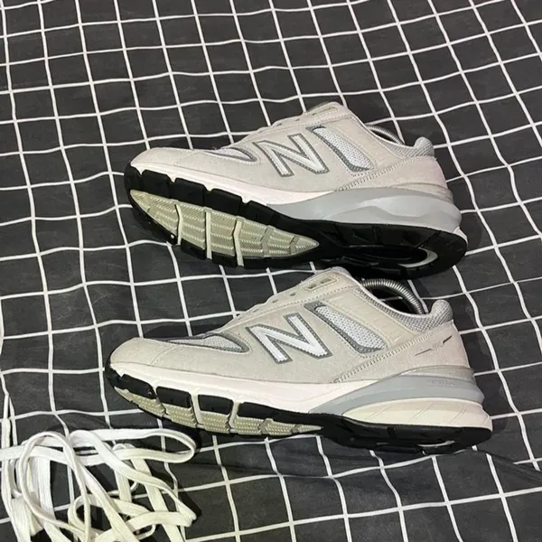 New Balance Streetwear Casual Sneakers Pria gray cream photo 1