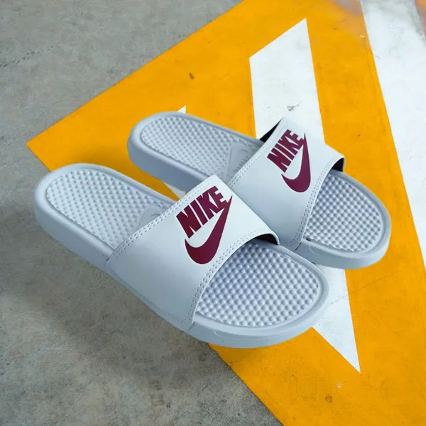 Nike Sandals & slide Pria white red photo 1