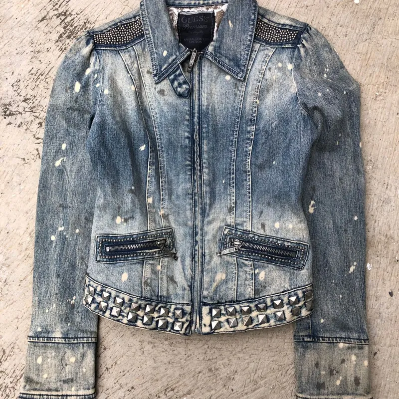 Guess track top outlet