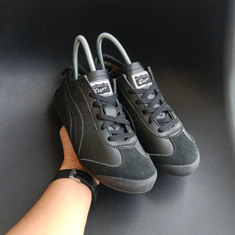 Onitsuka Tiger Streetwear Casual Sneakers Wanita black Preloved