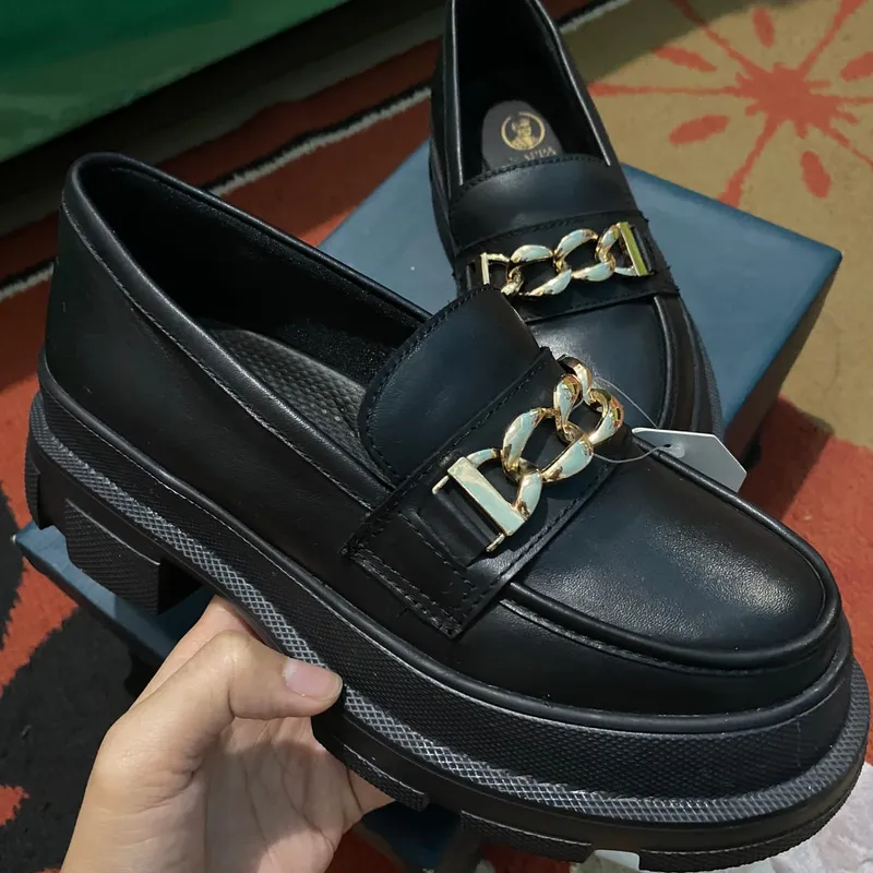 Nappa Milano Loafers With Chain Pam Buckle Black (Women)