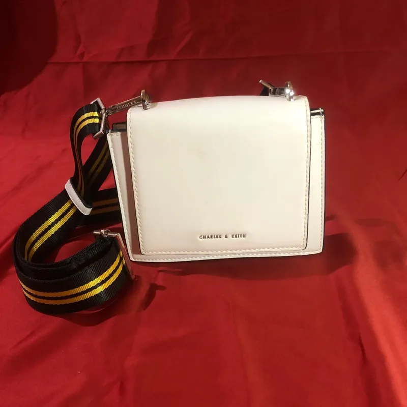 Carousell Preloved Original Bags Tas Charles Keith White Bag