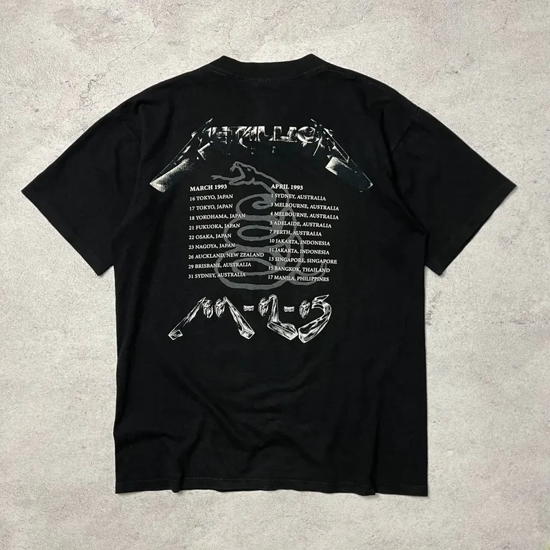 Metallica Vintage Grunge T-shirt Pria black Preloved