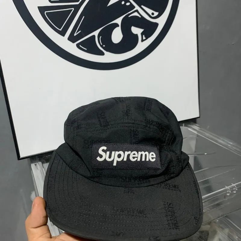 Supreme logo cap