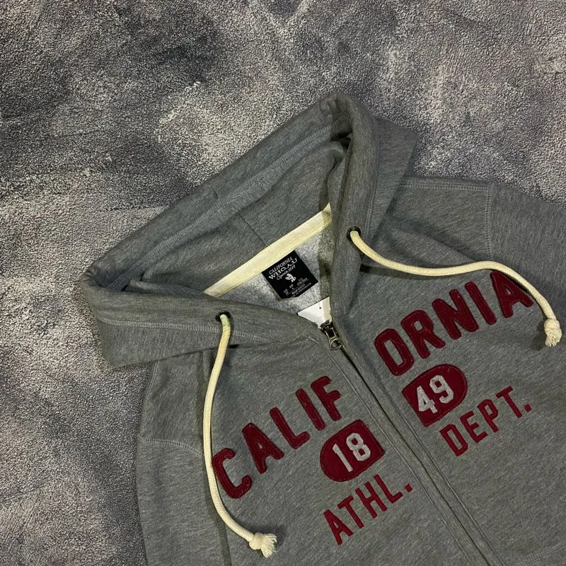 【韓国WHO.A.U フーアーユー】California Embroidery Hoodie California Embroidery Hoodie - 후아유닷컴