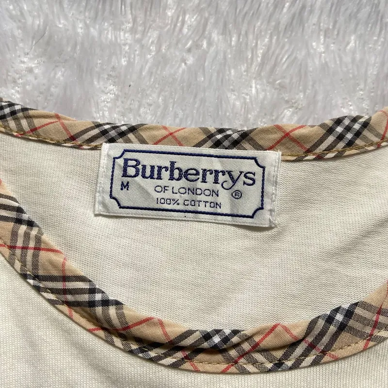 Burberry Vintage Y2K T-shirt Wanita cream - Preloved