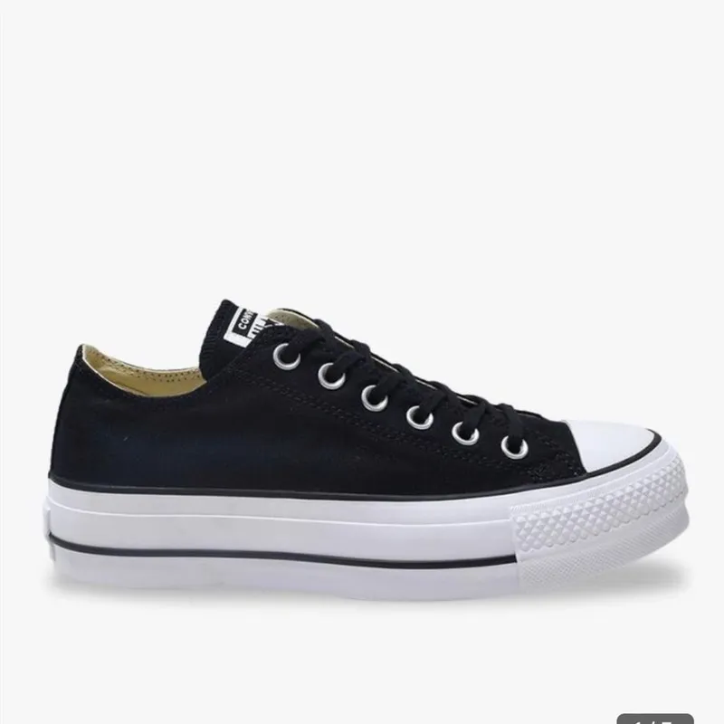 Womans black converse 2025