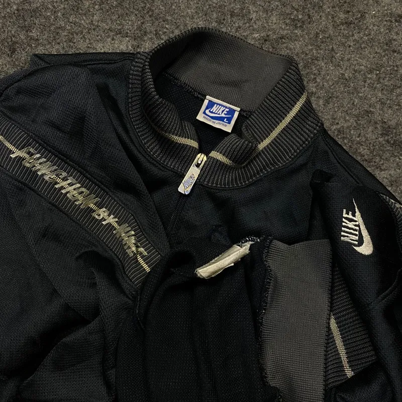 古着 NIKE INTERN VINT80’s MADE IN JAPAN Vintage 80's Nike Windbreaker Hooded Full Zip Up Jacket