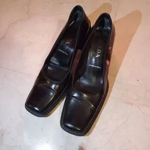 Prada Vintage Heels Wanita black