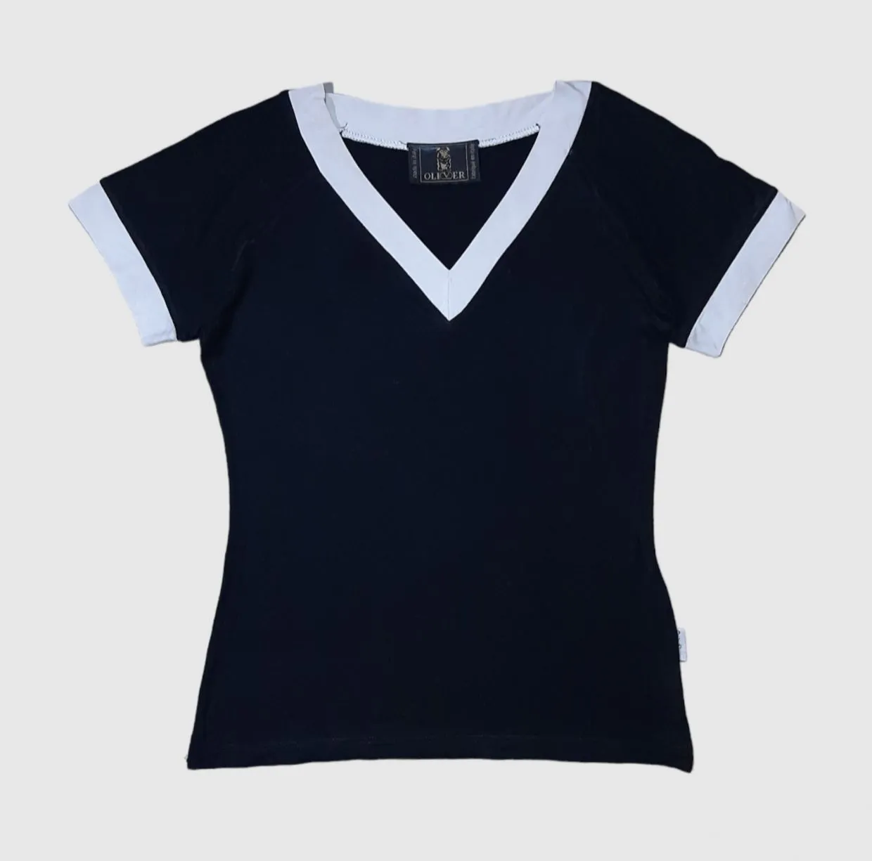 Item(s) : Oliver by Valentino vneck