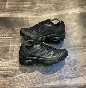 Salomon Triple Black
