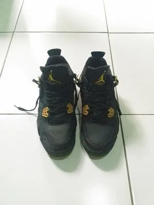 Sneakers Nike Air Jordan 4 Streetwear Pria Minimalist