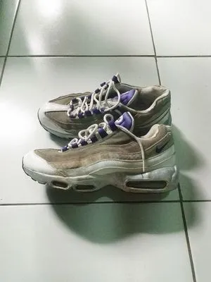 Sneakers Nike Air Max 95 Streetwear Pria Wanita Minimalist