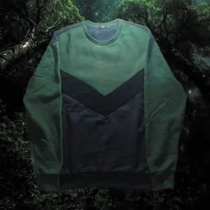 GU 🇯🇵 Japan Mens Crewneck Medium 