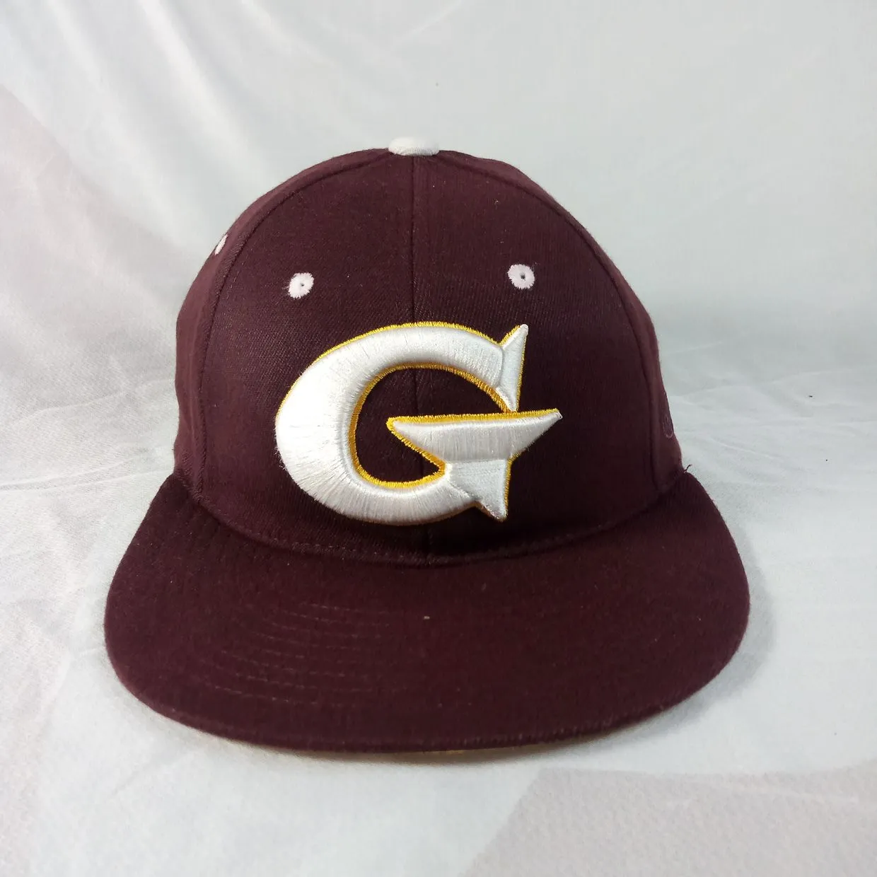 Topi Baseball Logo G Fitted Velocity Headwear