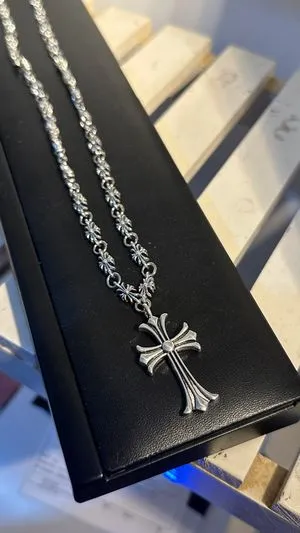 Necklace chrome heart