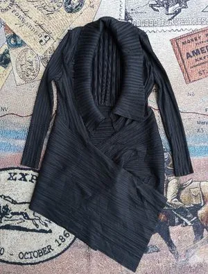 top blouse plisket like a pleast please Issey Miyake 