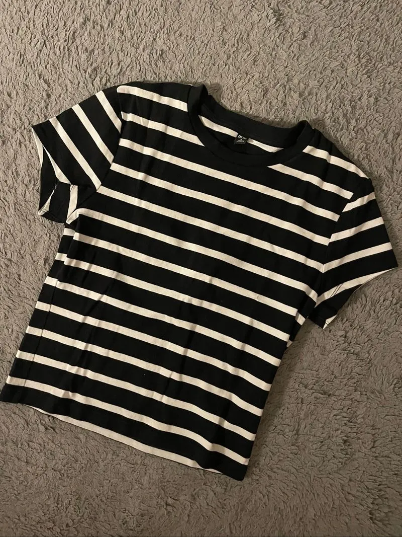 Uniqlo Mini Striped T-Shirt (Cropped Top) photo 1