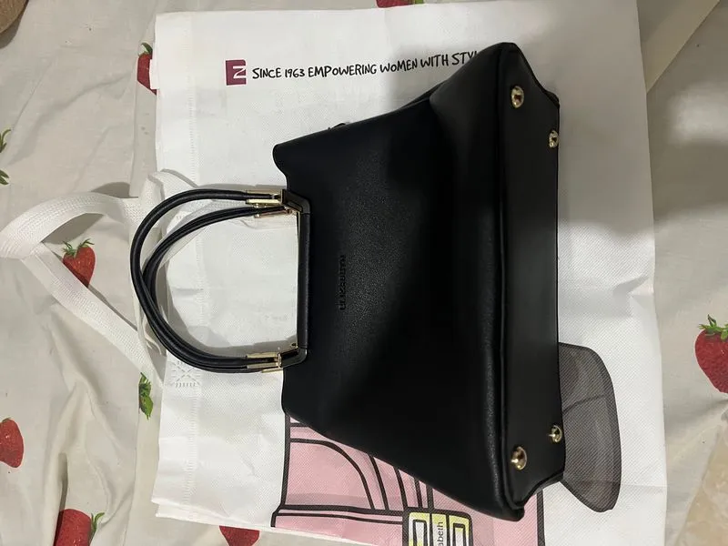 Tas elizabeth photo 1