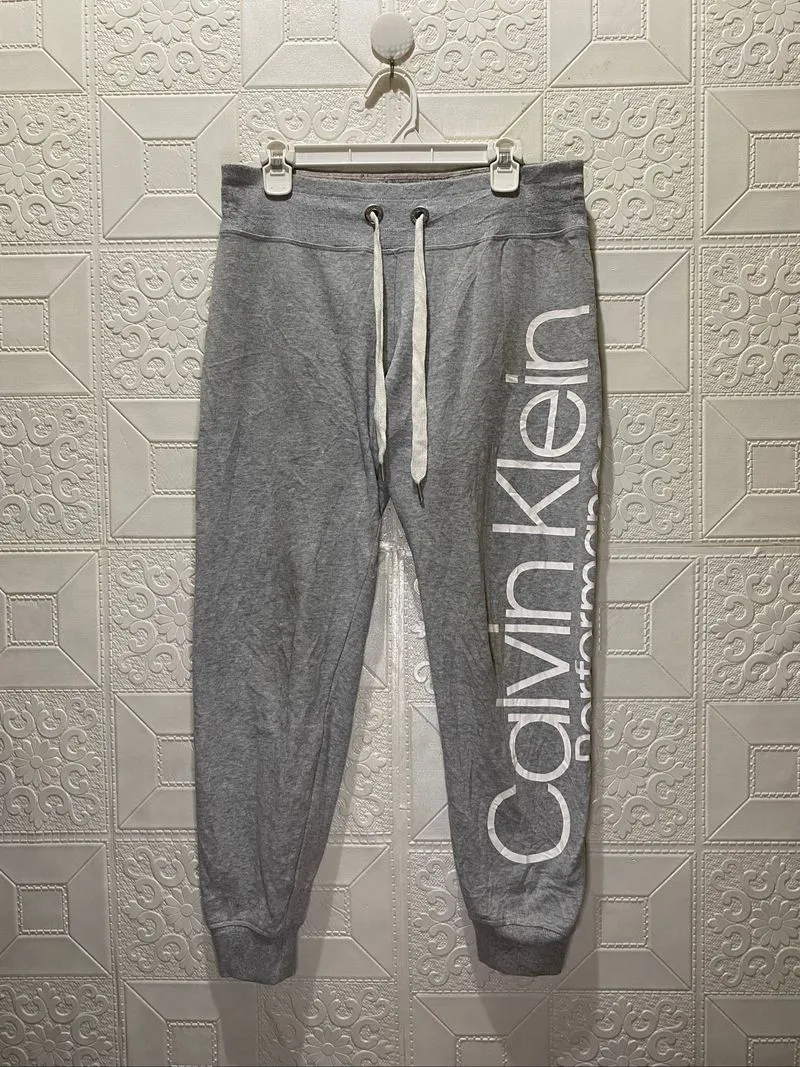 Calvin klein jogger photo 1