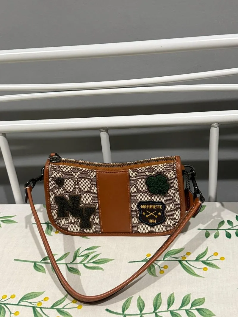Coach swinger bag 20 signature  100%original photo 1