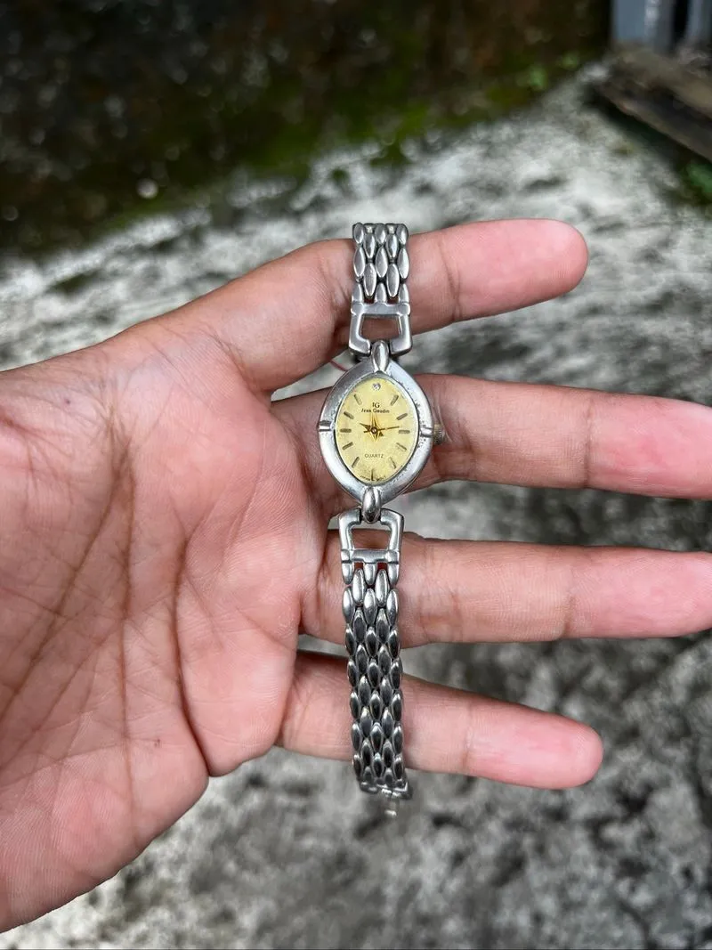 Vintage Y2K watch photo 1