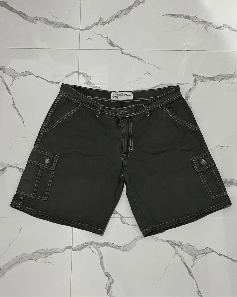 Selfless cargo carpenter short photo 1