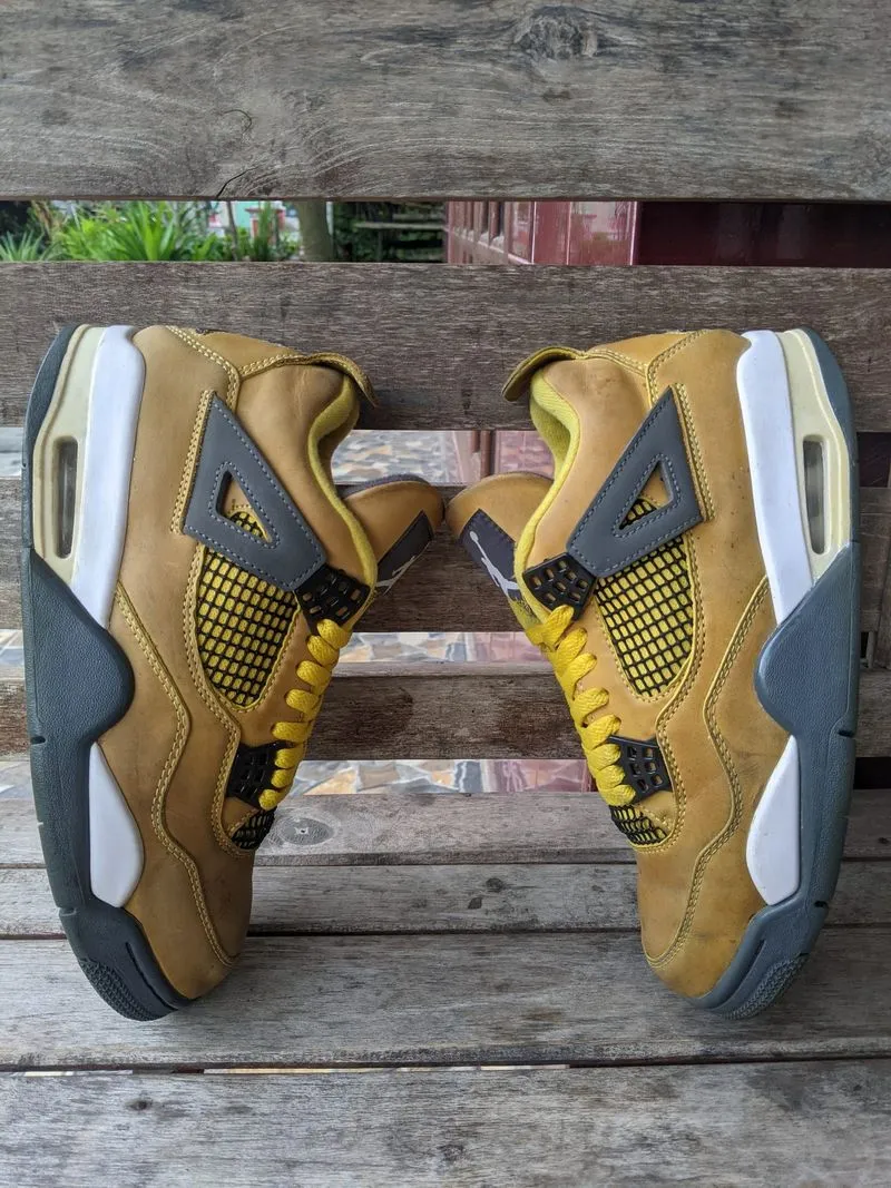 NIKE AIR JORDAN RETRO 4 ORIGINAL photo 1