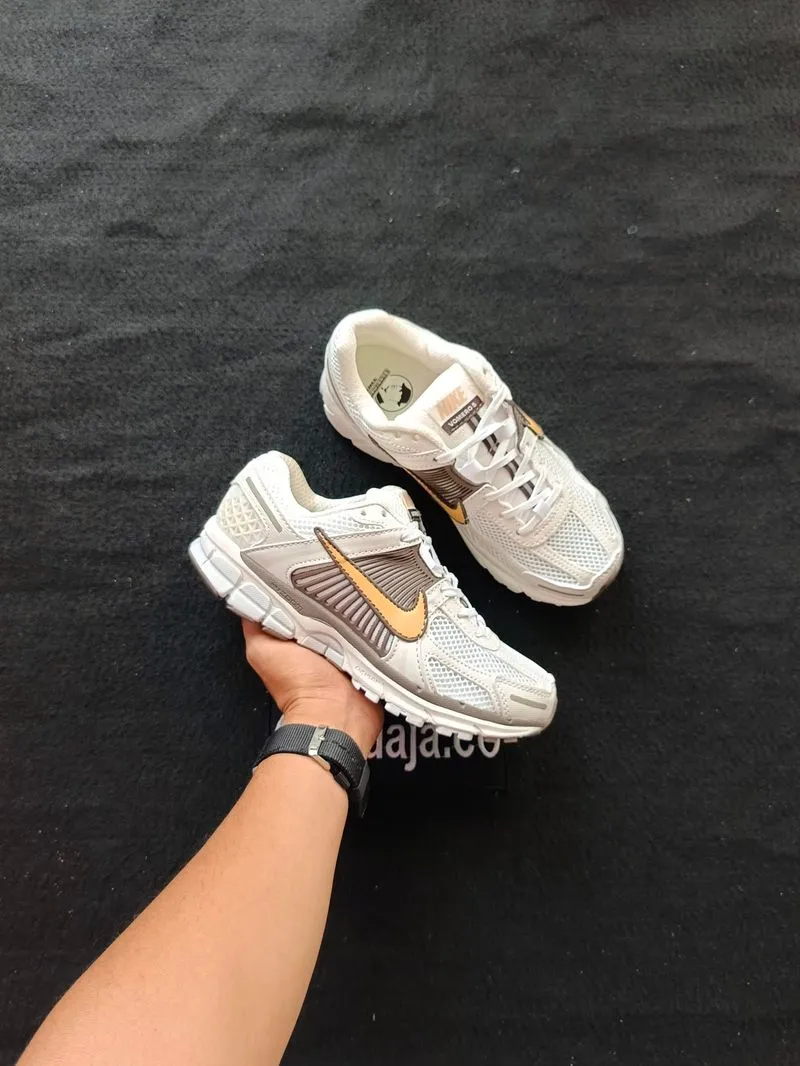 Nike Zoom Vomero 5 Womens Light Bone Ironstone photo 1