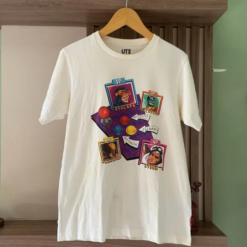 KAOS VINTAGE UNIQLO X MARVEL photo 1