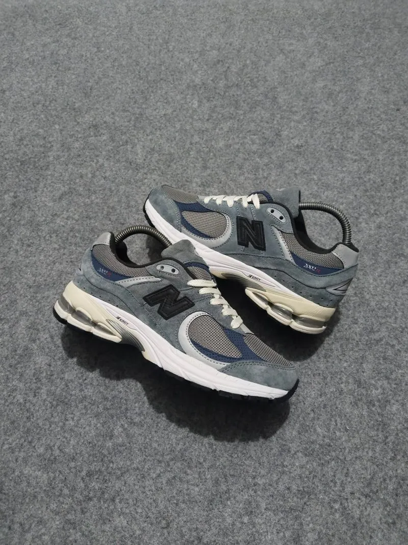 new balance 2002r photo 1