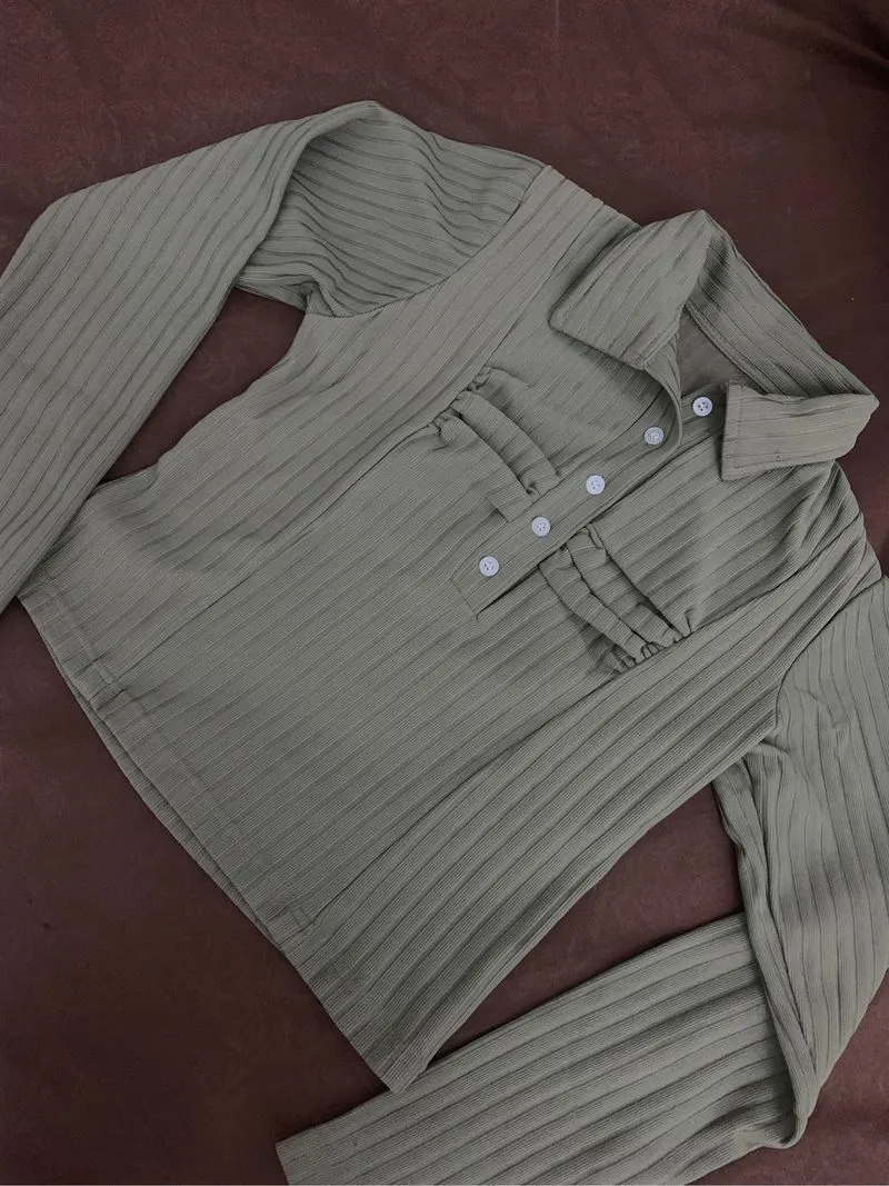 half button crop top photo 1