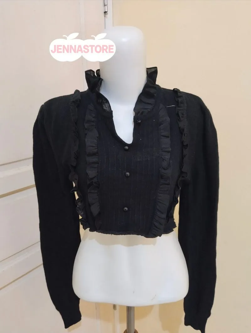 Crop top hitam rajut mix pita renda photo 1