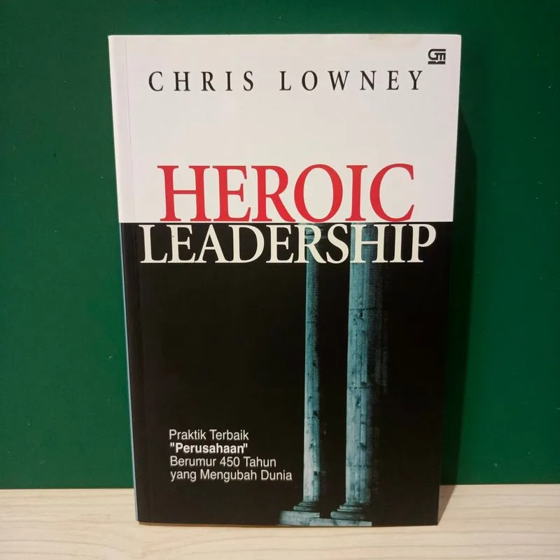 Buku Heroic Leadership by Chris Lowney photo 1