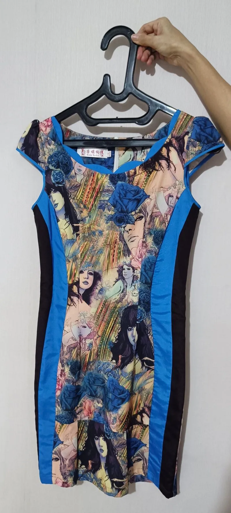 Dress Gaun Sleeveless Graphic Face Fit Body photo 1