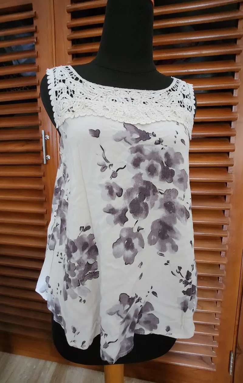 Japanese Flower Cottage Top photo 1