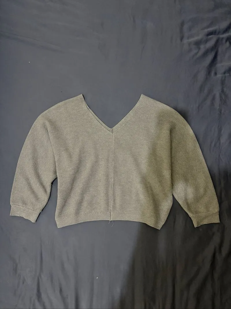 grey sweater  photo 1