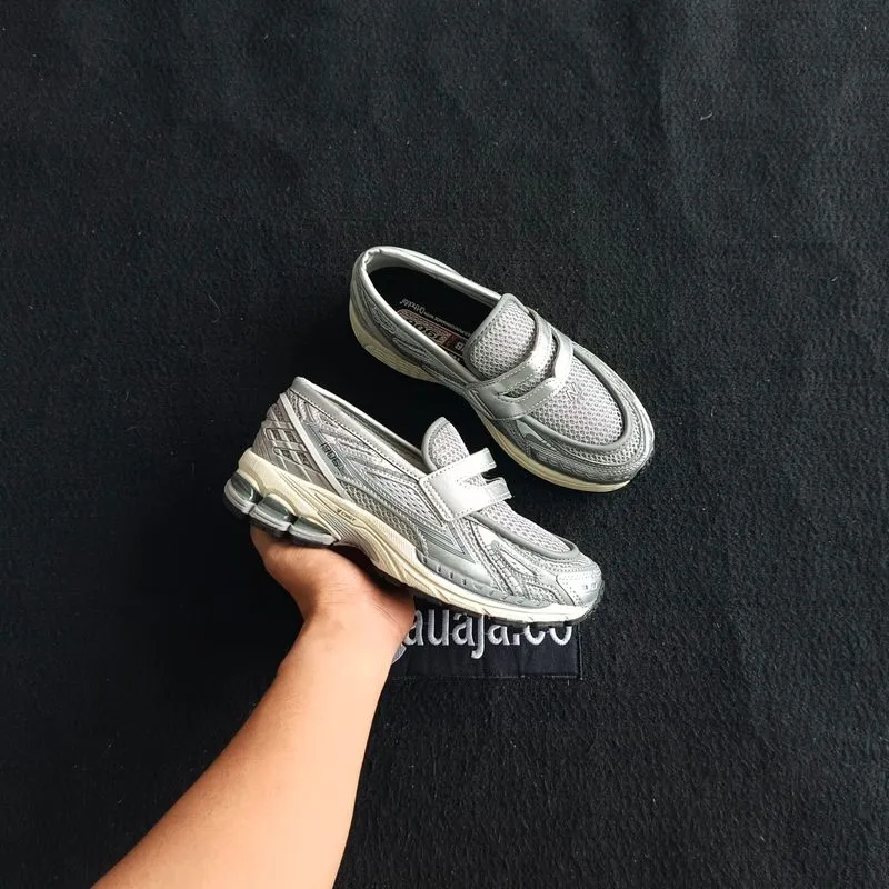 New Balance 9106L Loafers Metallic Silver photo 1