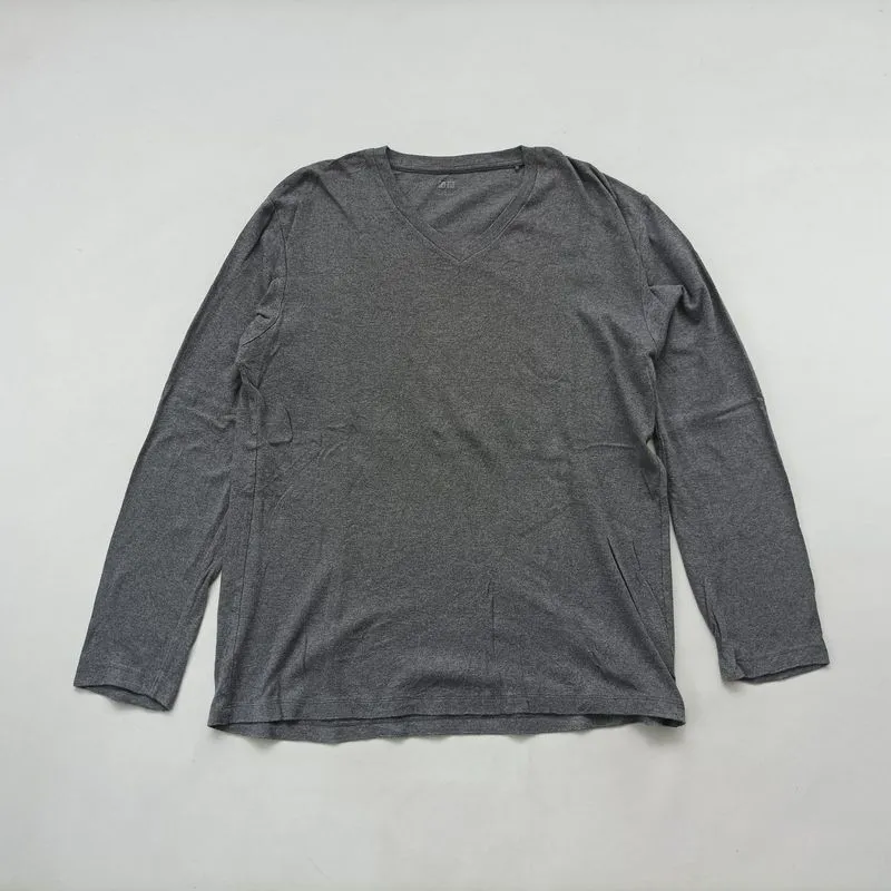 Kaos uniqlo v-neck size L pria I023 photo 1