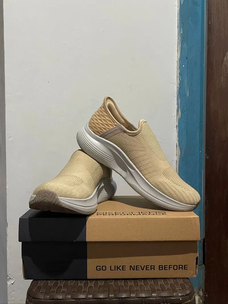 Sepatu Slip On Skechers Size 44  photo 1