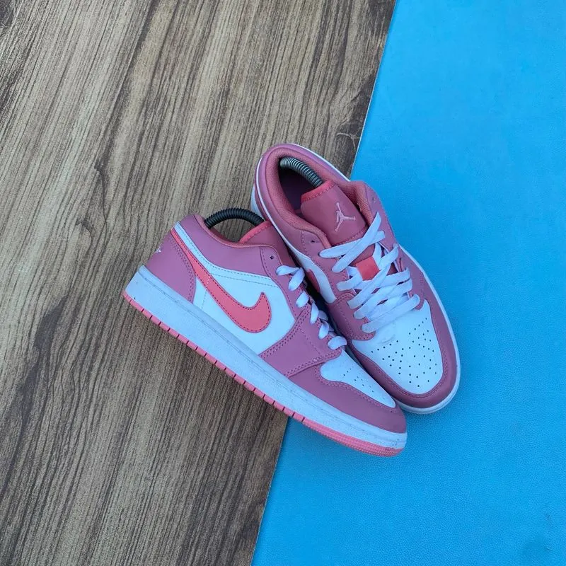 Nike Air Jordan photo 1