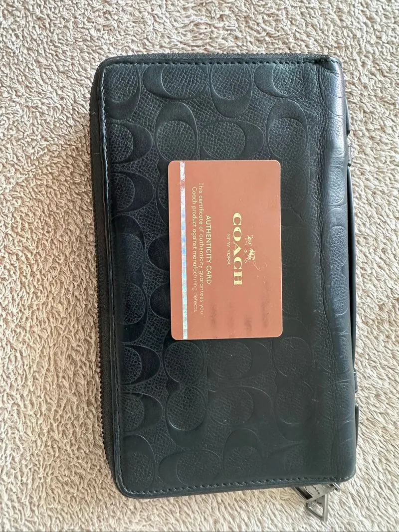 COACH MENS WALLET/CLUTCH photo 1