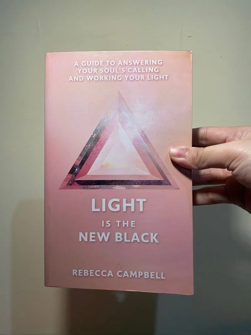 Light is the new black ( spiritual book ) photo 1
