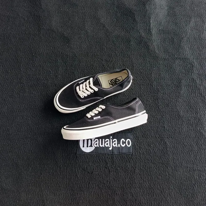 Vans Authentic Black White photo 1