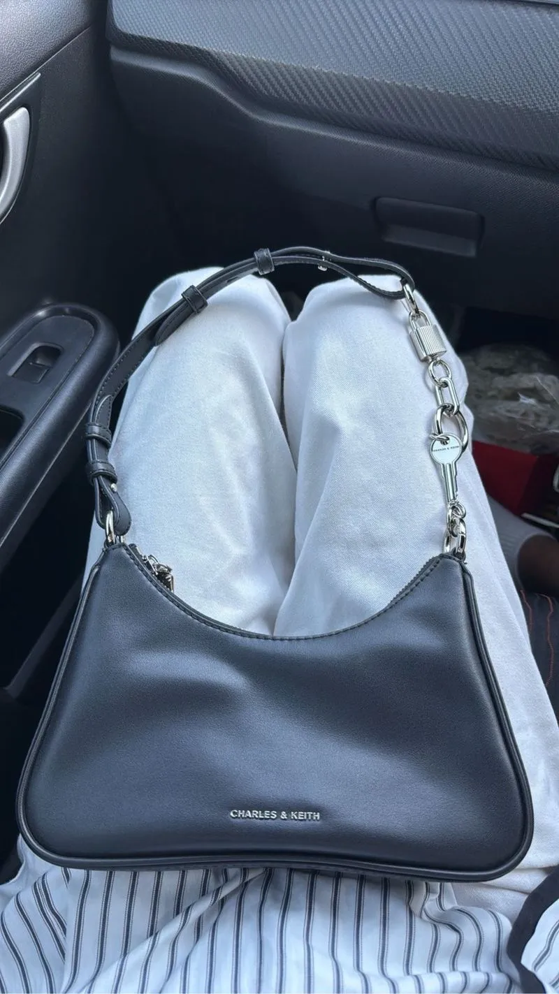 PRELOVED tas Charles and Keith photo 1